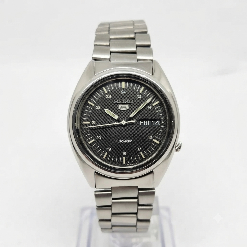 Vintage 1977 Original Seiko 5 Automatic 7009-3040 Black Face 17 Jewels Day-Date Japanese Men's Wrist Watch SA25