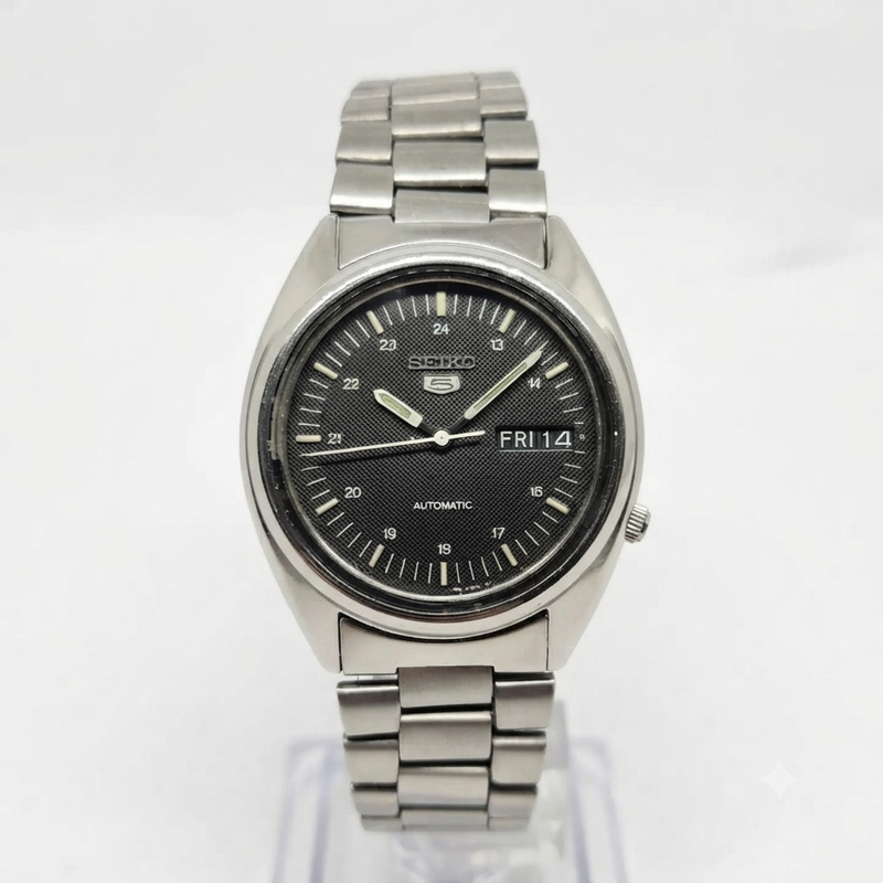 Vintage 1977 Original Seiko 5 Automatic 7009-3040 Black Face 17 Jewels Day-Date Japanese Men's Wrist Watch SA25