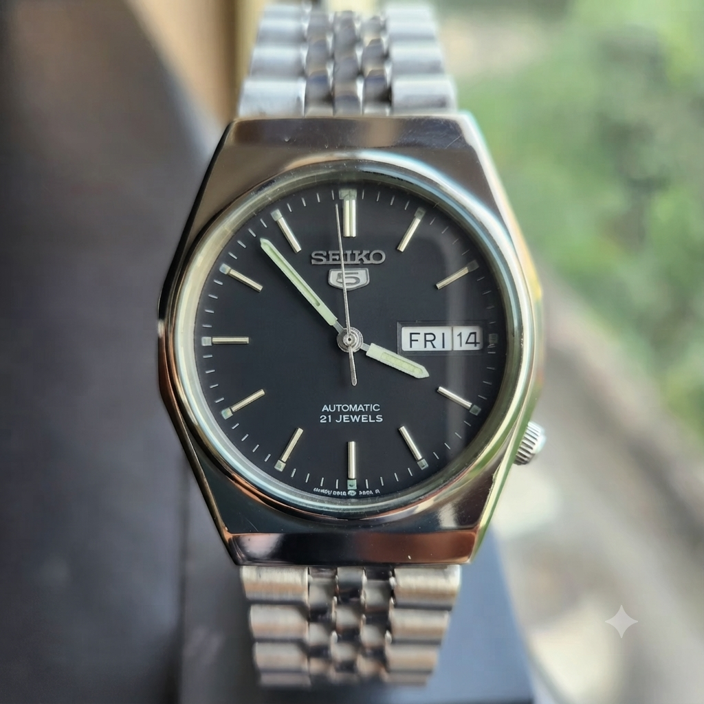 Vintage 1985 Original Seiko 5 Automatic 6119-7060 Black Face 21 Jewels Day-Date Japanese Men's Wrist Watch SK13