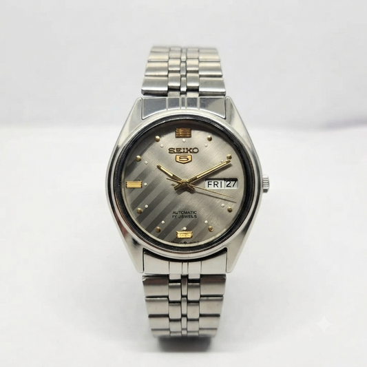 Vintage 1977 Original Seiko 5 Automatic 6309-6240 Silver Face 17 Jewels Day-Date Japanese Men's Wrist Watch OG331