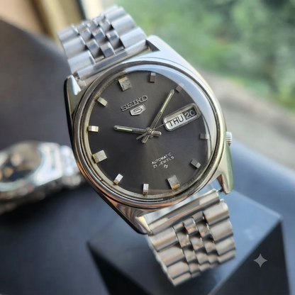 Vintage 1971 Original Seiko 5 Automatic 6119-8095 Grey Face 21 Jewels Day-Date Japanese Men's Wrist Watch SK10