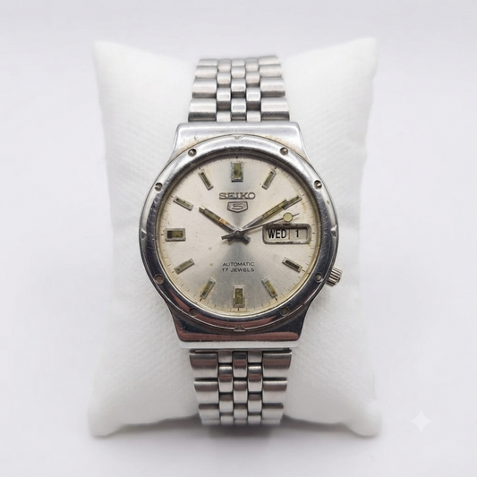 Vintage 1983 Original Seiko 5 Automatic 7009-2061 Silver Face 17 Jewels Day-Date Japanese Men's Wrist Watch VS06
