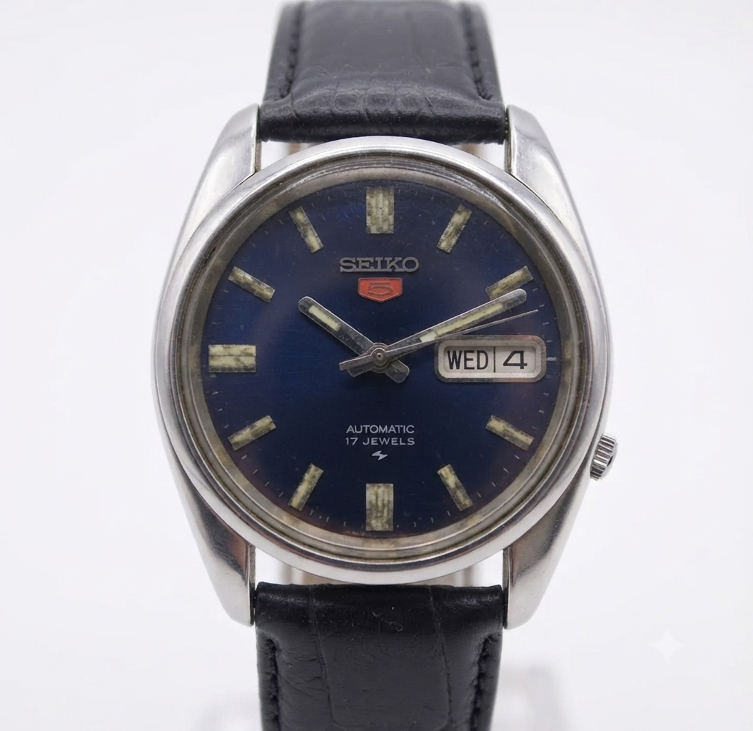 Vintage 1975 Original Seiko 5 Automatic 7019-5330 black face 21 Jewels Day-Date Japanese Men's Wrist Watch OG11