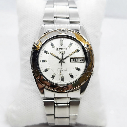 Vintage 1977 Original Seiko 5 Automatic 7009-3041 Silver Face 17 Jewels Day-Date Japanese Men's Wrist Watch SA53