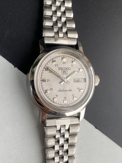 Vintage Mod Seiko 5 Automatic 6309A 17 Jewels Japan Men's Day-Date White Face Wrist Watch E48