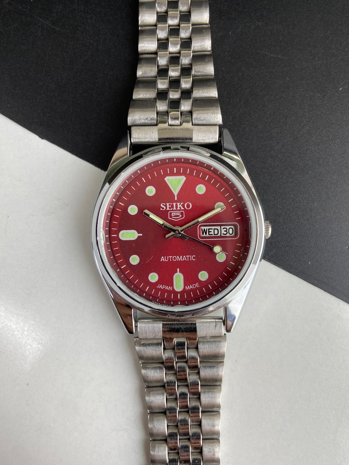 Vintage Mod Seiko 5 Automatic 6309A 17 Jewels Japan Men's Day-Date Red Face Wrist Watch E72