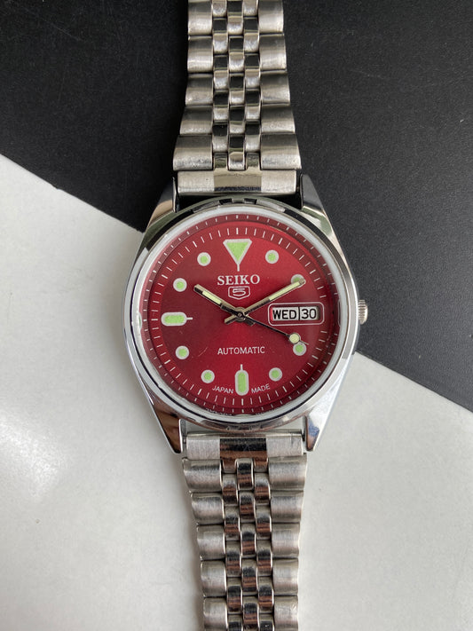 Vintage Mod Seiko 5 Automatic 6309A 17 Jewels Japan Men's Day-Date Red Face Wrist Watch E72