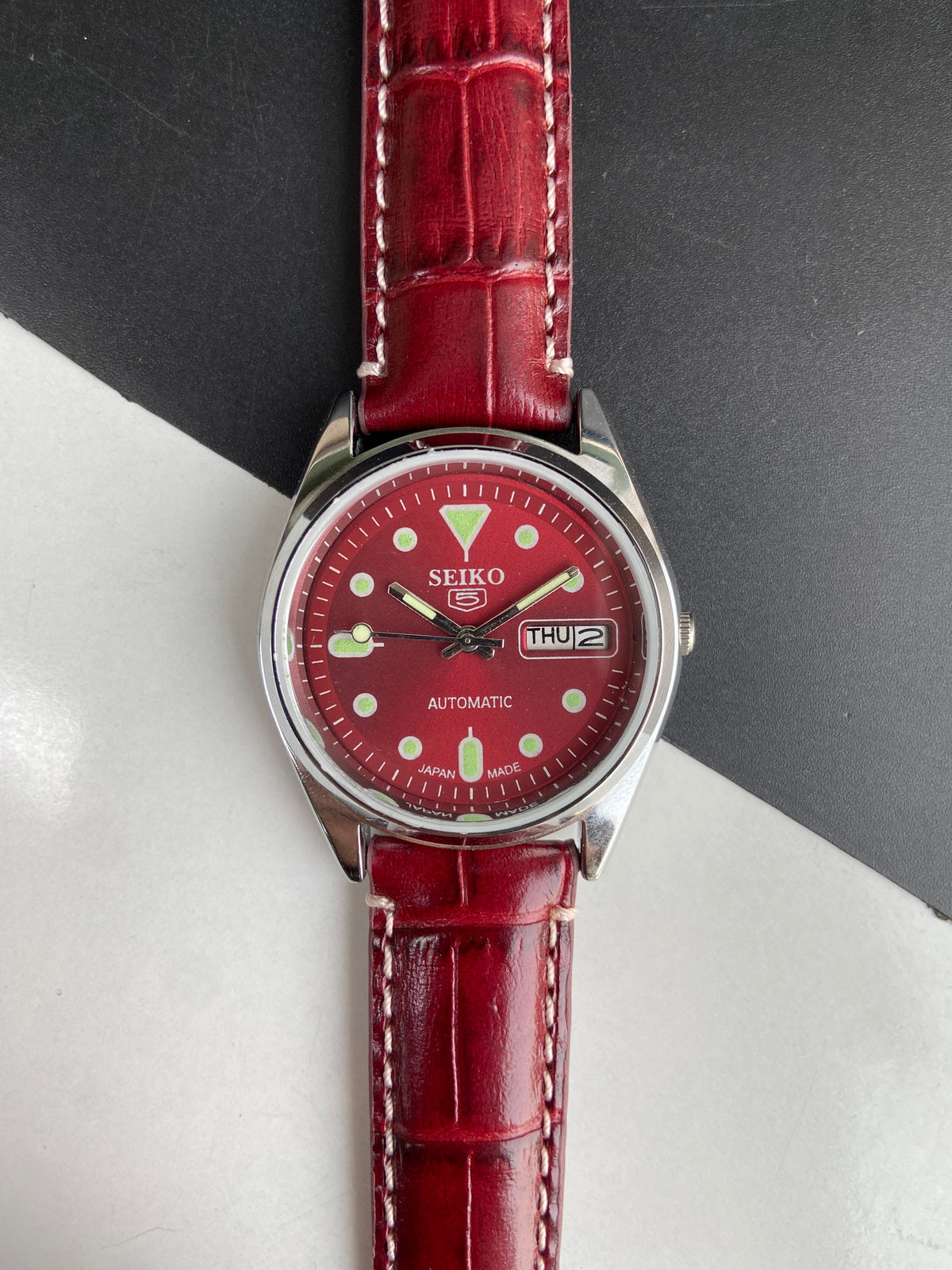 Vintage Mod Seiko 5 Automatic 6309A 17 Jewels Japan Men's Day-Date Red Face Wrist Watch E72