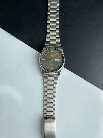 Vintage 1982 Original Seiko 5 Automatic 6309-8230 Gray Face 17 Jewels Day-Date Japanese Men's Wrist Watch E81