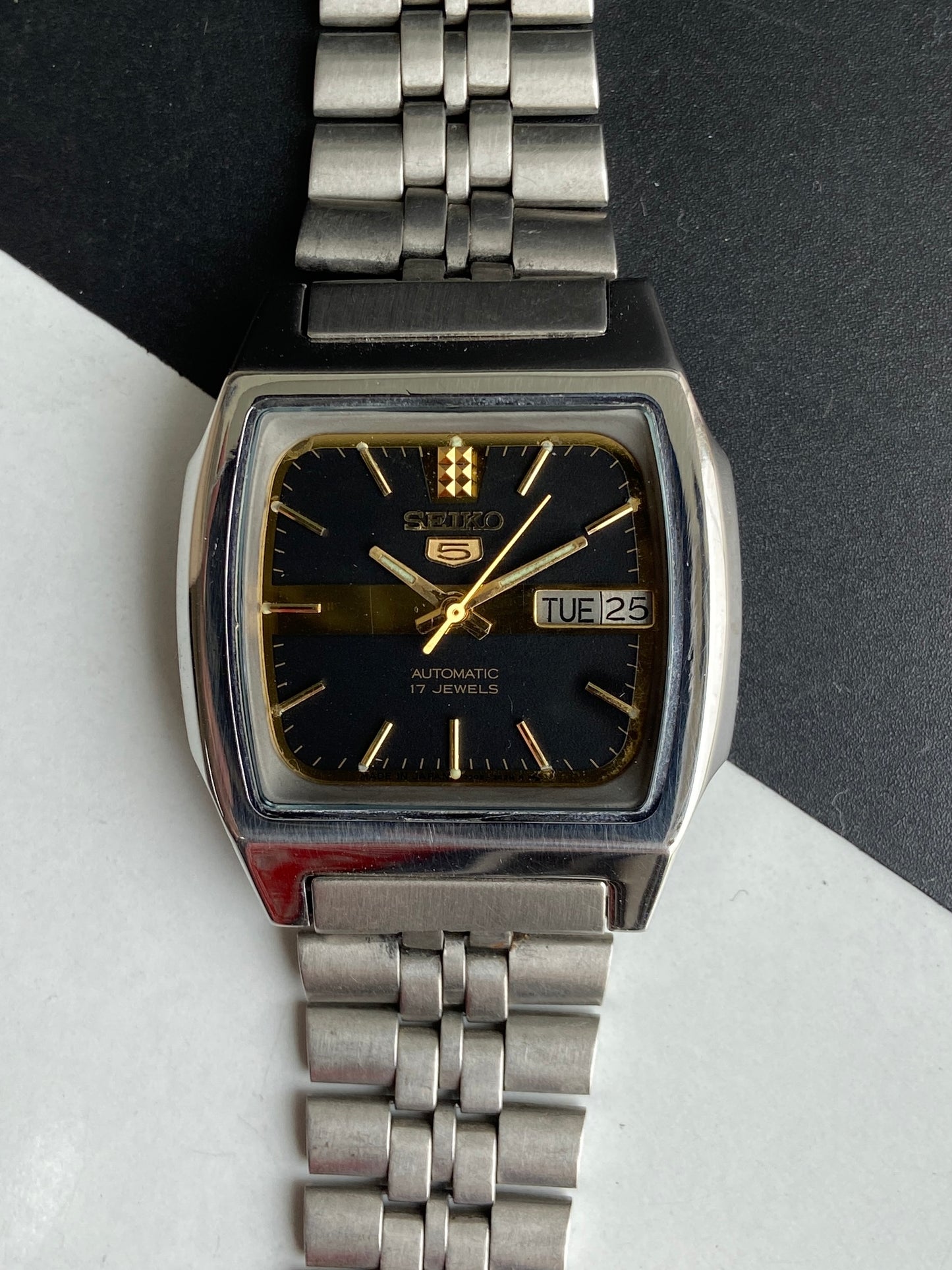 Vintage 1980 Original Seiko 5 Automatic 7009-6001 Black Face 17 Jewels Day-Date Japanese Men's Wrist Watch E86