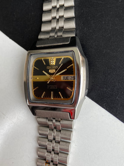 Vintage 1980 Original Seiko 5 Automatic 7009-6001 Black Face 17 Jewels Day-Date Japanese Men's Wrist Watch E86