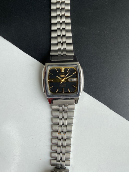 Vintage 1980 Original Seiko 5 Automatic 7009-6001 Black Face 17 Jewels Day-Date Japanese Men's Wrist Watch E86