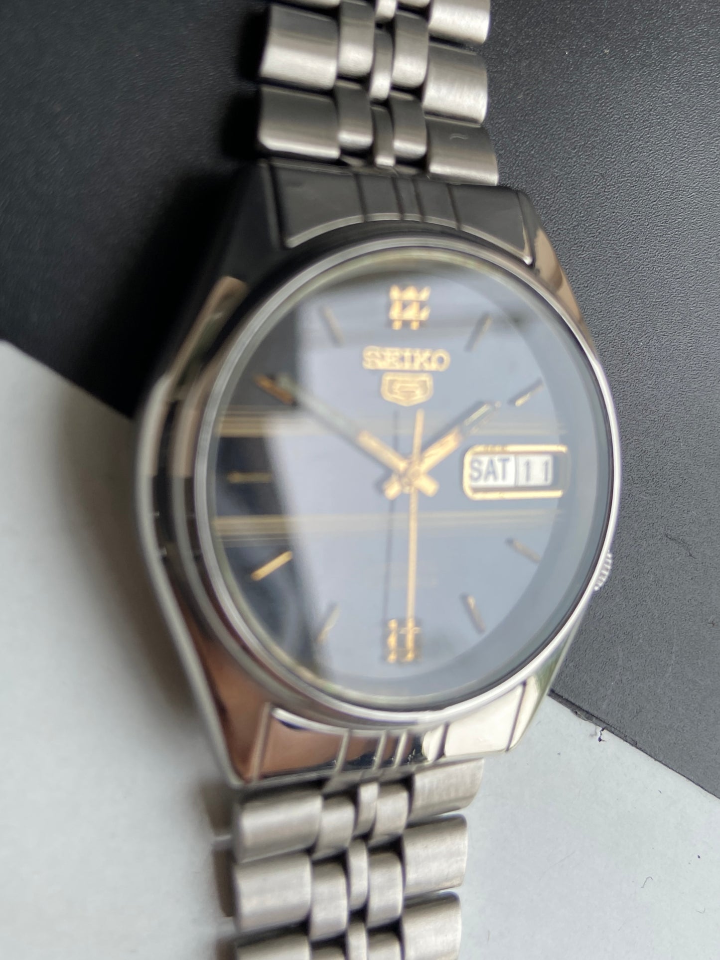 Vintage 1984 Original Seiko 5 Automatic 7009-6001 Black Face 17 Jewels Day-Date Japanese Men's Wrist Watch E87