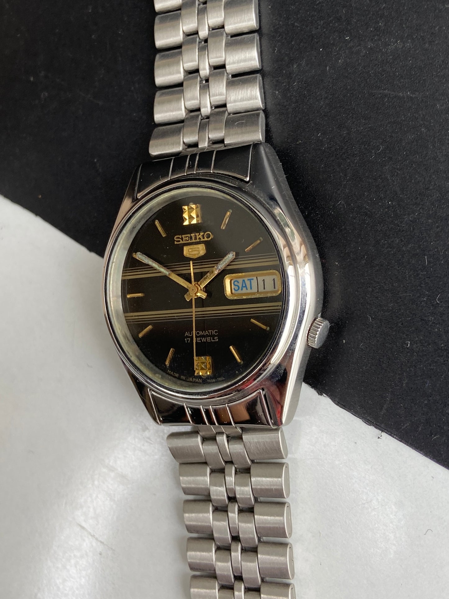 Vintage 1984 Original Seiko 5 Automatic 7009-6001 Black Face 17 Jewels Day-Date Japanese Men's Wrist Watch E87