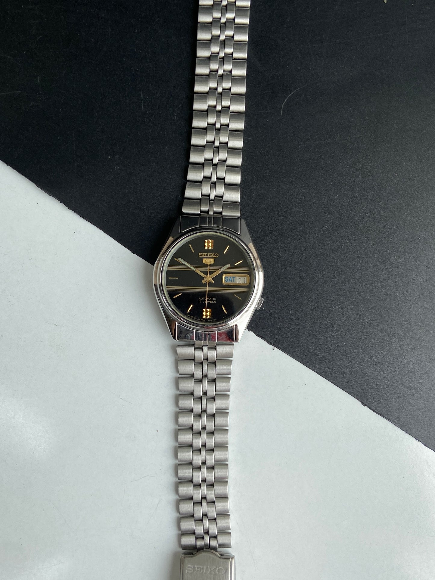 Vintage 1984 Original Seiko 5 Automatic 7009-6001 Black Face 17 Jewels Day-Date Japanese Men's Wrist Watch E87