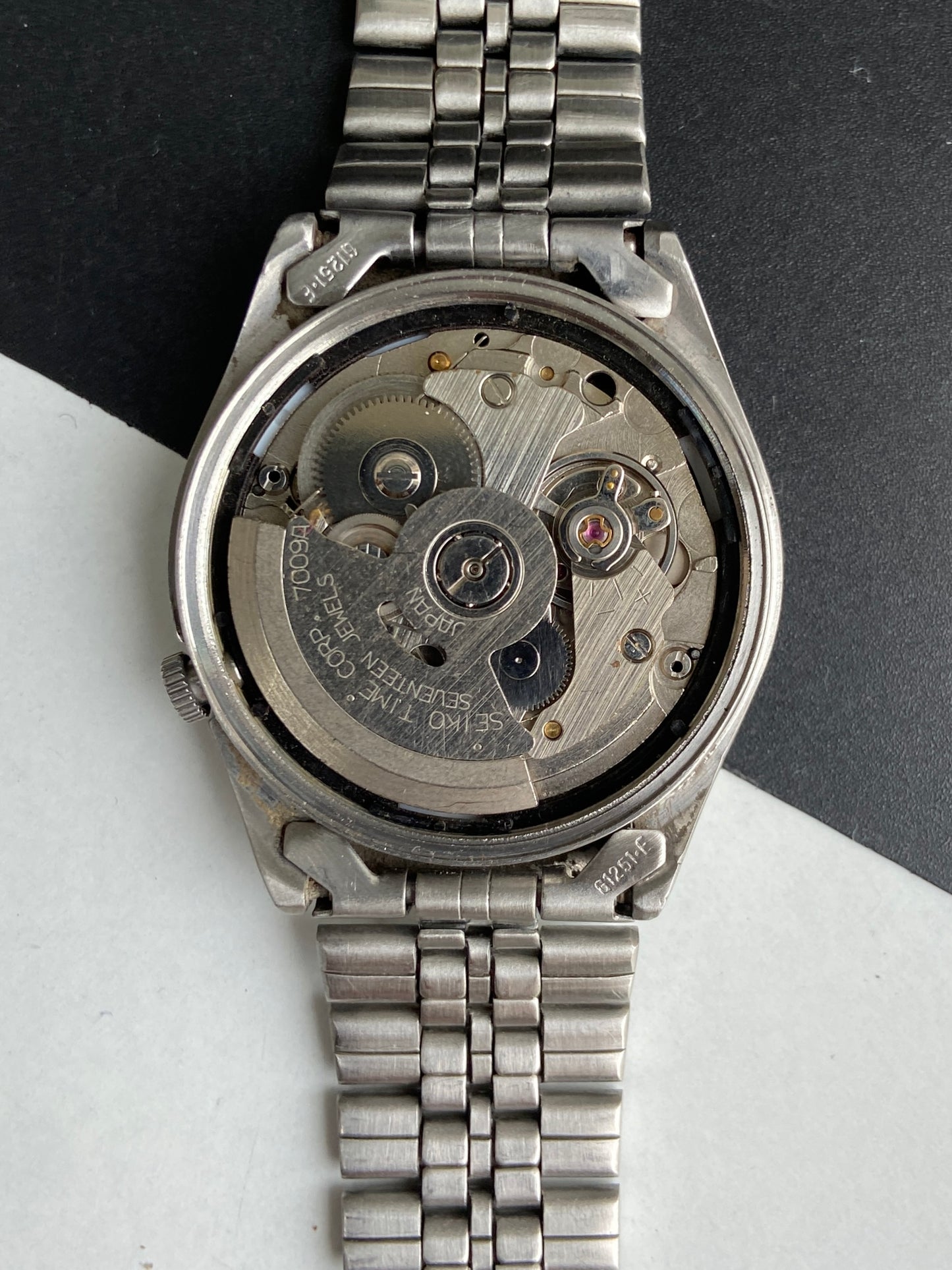 Vintage 1984 Original Seiko 5 Automatic 7009-6001 Black Face 17 Jewels Day-Date Japanese Men's Wrist Watch E87