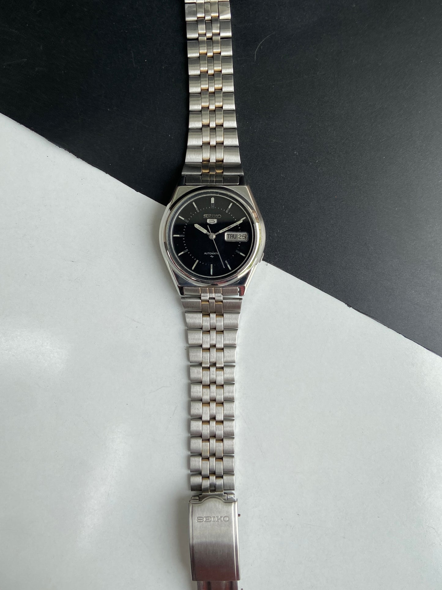 Vintage 1985 Original Seiko 5 Automatic 7009-8760 Black Face 17 Jewels Day-Date Japanese Men's Wrist Watch E88