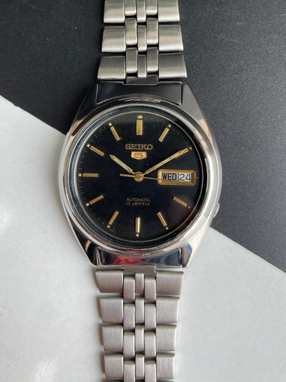 Vintage 1981 Original Seiko 5 Automatic 7009-3180 Black Face 17 Jewels Day-Date Japanese Men's Wrist Watch E90