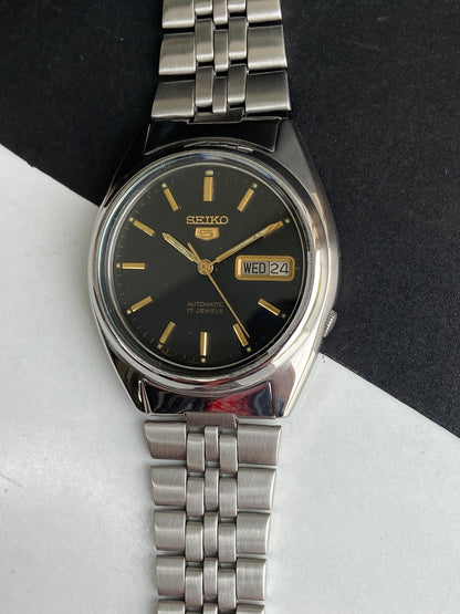 Vintage 1981 Original Seiko 5 Automatic 7009-3180 Black Face 17 Jewels Day-Date Japanese Men's Wrist Watch E90