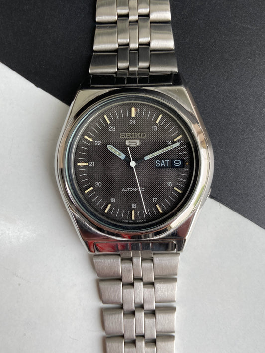 Vintage 1982 Original Seiko 5 Automatic 7009-876A Black Face 17 Jewels Day-Date Japanese Men's Wrist Watch E91