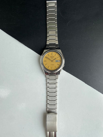 Vintage 1985 Original Seiko 5 Automatic 7009-8330 Golden Face 17 Jewels Day-Date Japanese Men's Wrist Watch E93