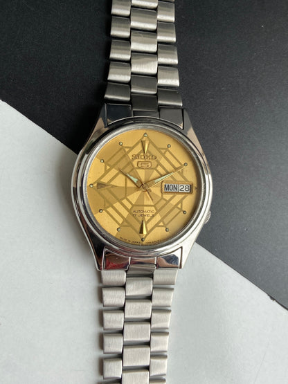 Vintage 1980 Original Seiko 5 Automatic 7009-3170 Golden Face 17 Jewels Day-Date Japanese Men's Wrist Watch E94