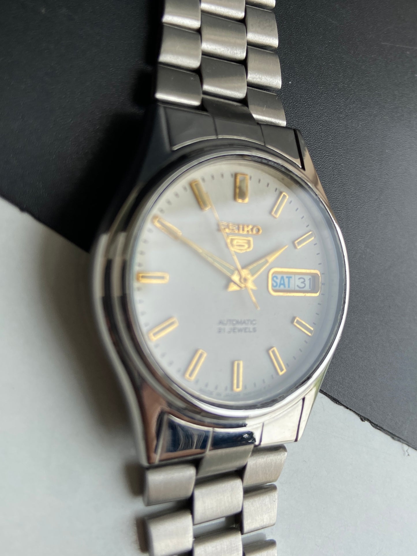 Vintage 1998 Original Seiko 5 Automatic 7S26-3130 White Face 21 Jewels Day-Date Japanese Men's Wrist Watch E97