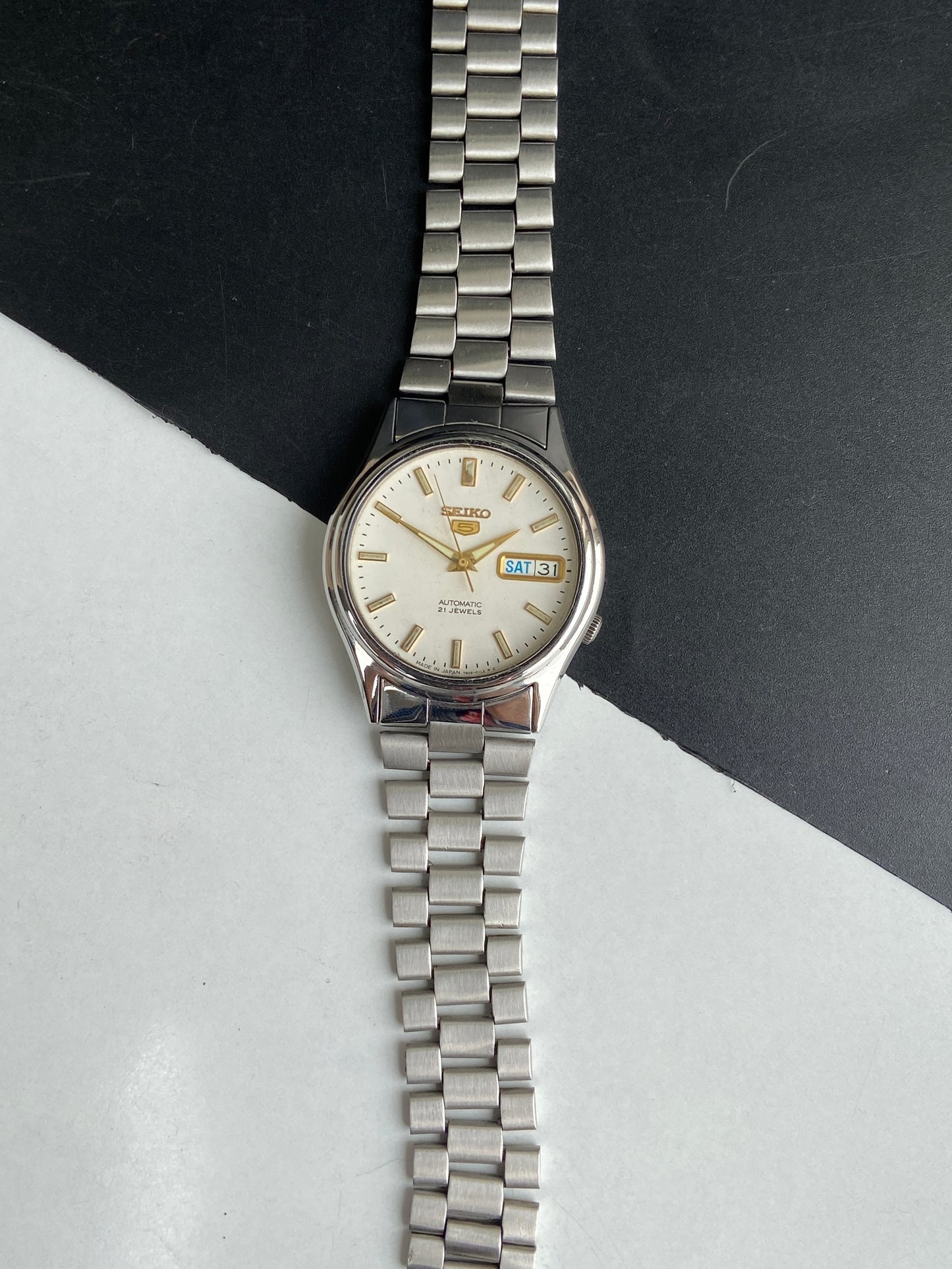 Vintage 1998 Original Seiko 5 Automatic 7S26-3130 White Face 21 Jewels Day-Date Japanese Men's Wrist Watch E97