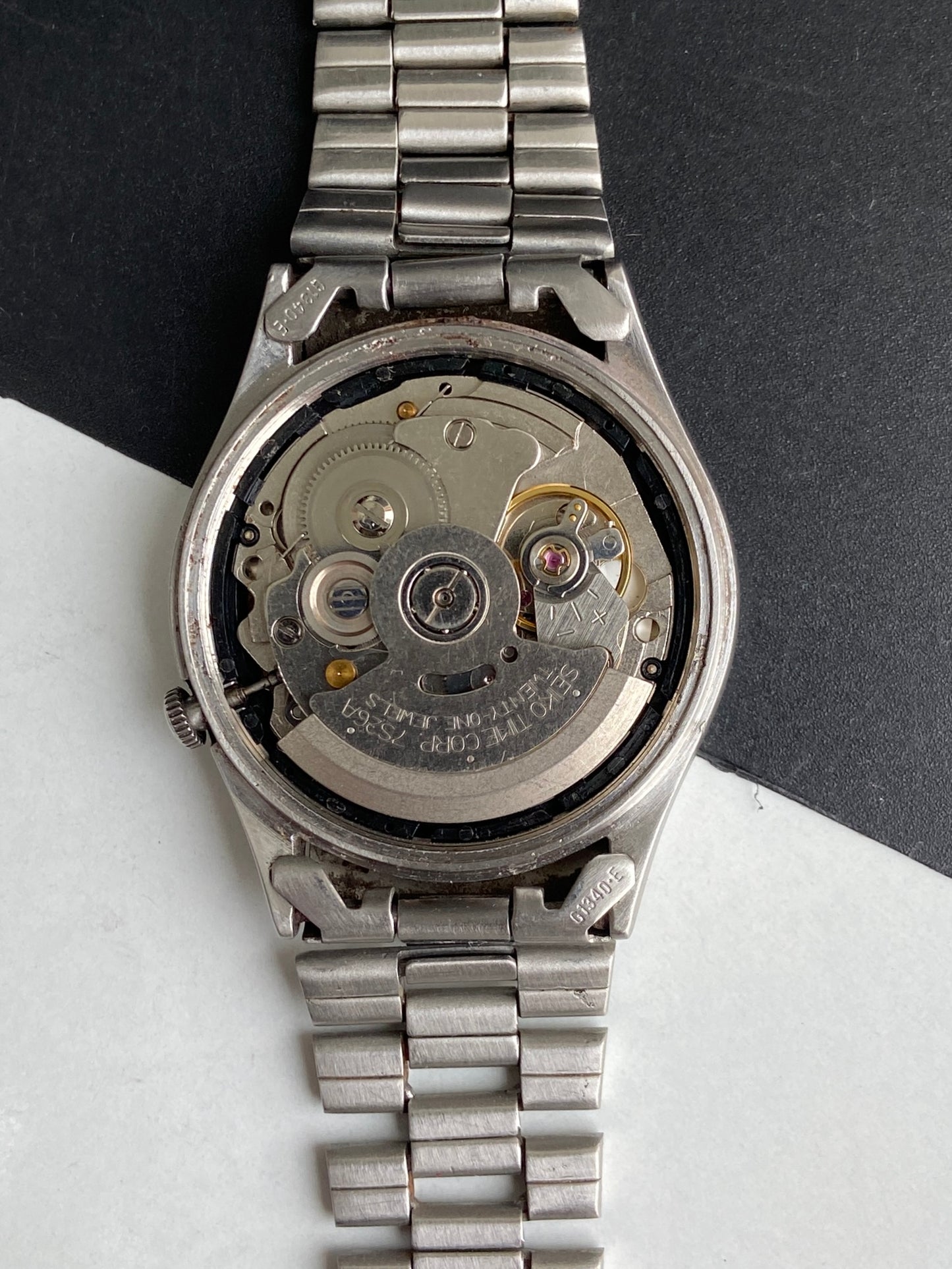 Vintage 1998 Original Seiko 5 Automatic 7S26-3130 White Face 21 Jewels Day-Date Japanese Men's Wrist Watch E97