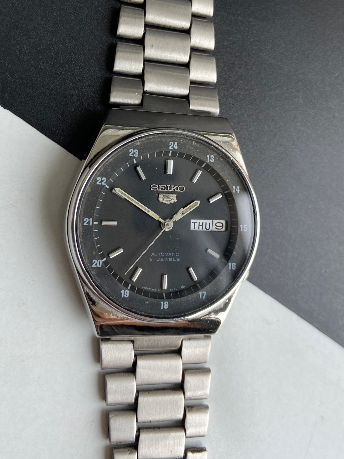 Vintage 1976 Original Seiko 5 Automatic 6319-7110 Black Face 21 Jewels Day-Date Japanese Men's Wrist Watch E99