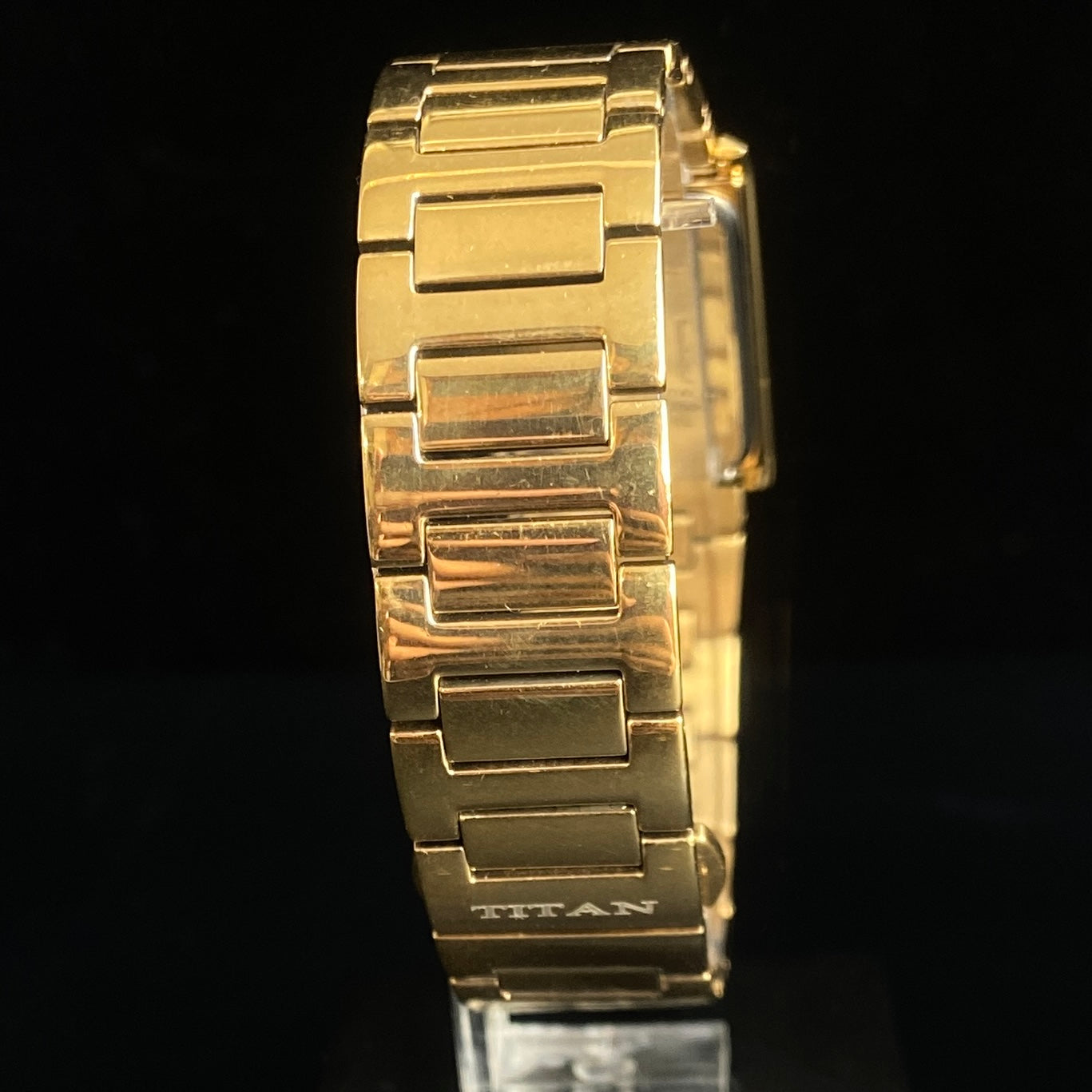 Original TITAN EDGE 1043SBA Rectangular Golden Face 25MM Case Men's Watch k26