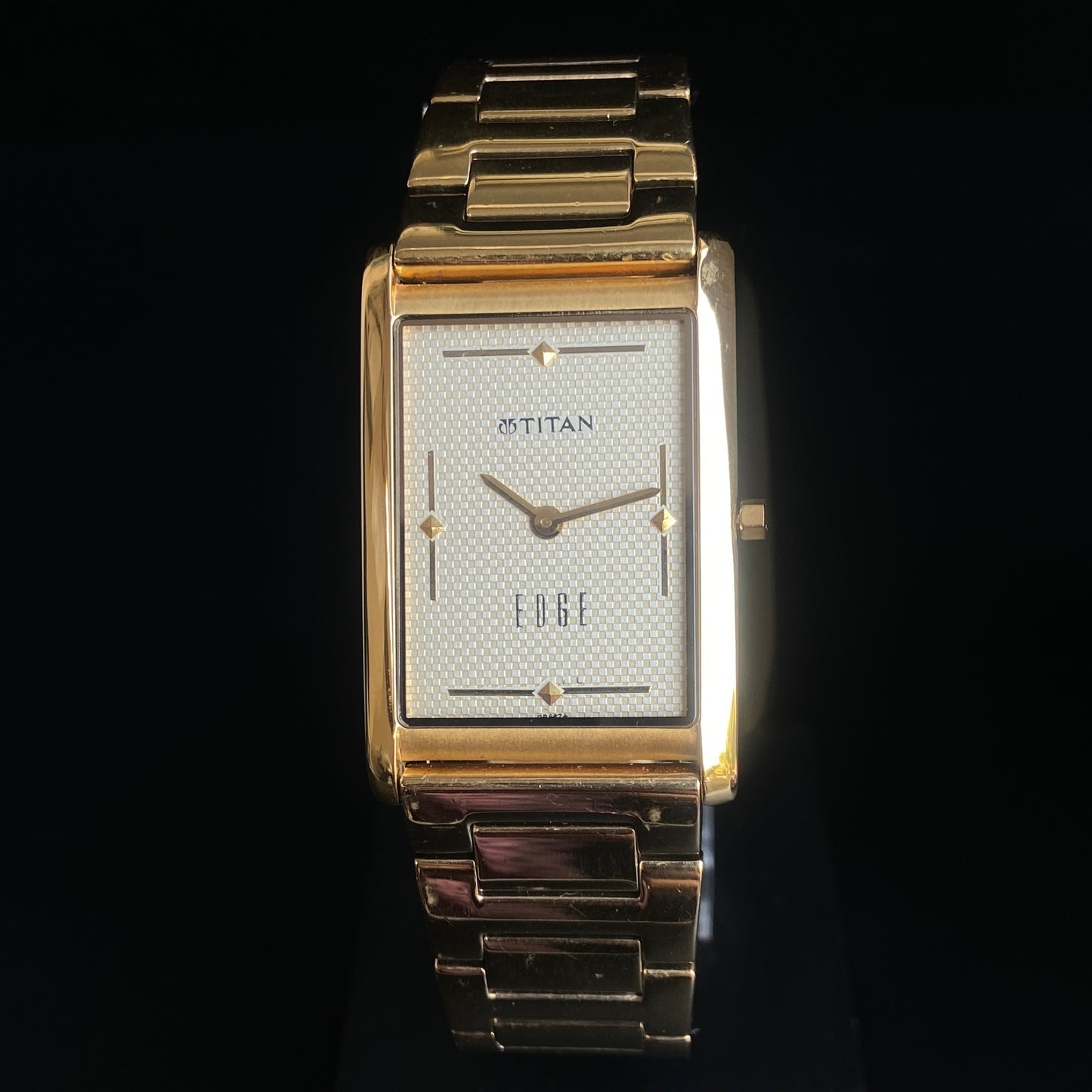 Original TITAN EDGE 1043SBA Rectangular Golden Face 25MM Case Men's Watch k26