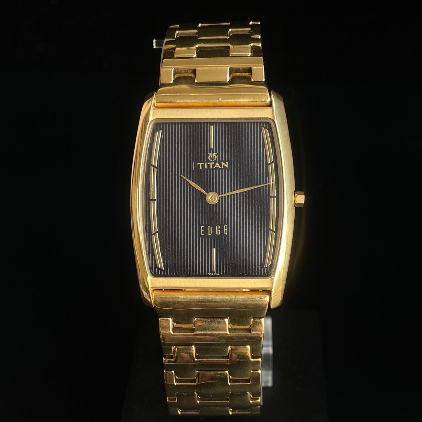 Original TITAN EDGE 1044YCE31 Barrel Black Face 29MM Case Men's Watch k32