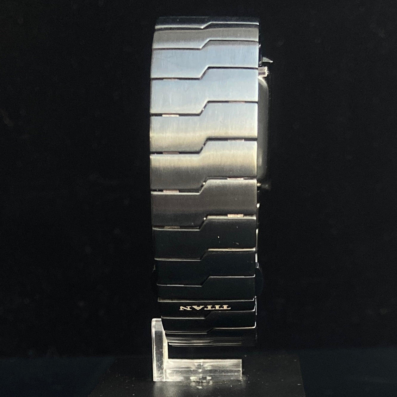 Original TITAN EDGE 1043YCA Rectangular Black Face 25MM Case Men's Watch K36