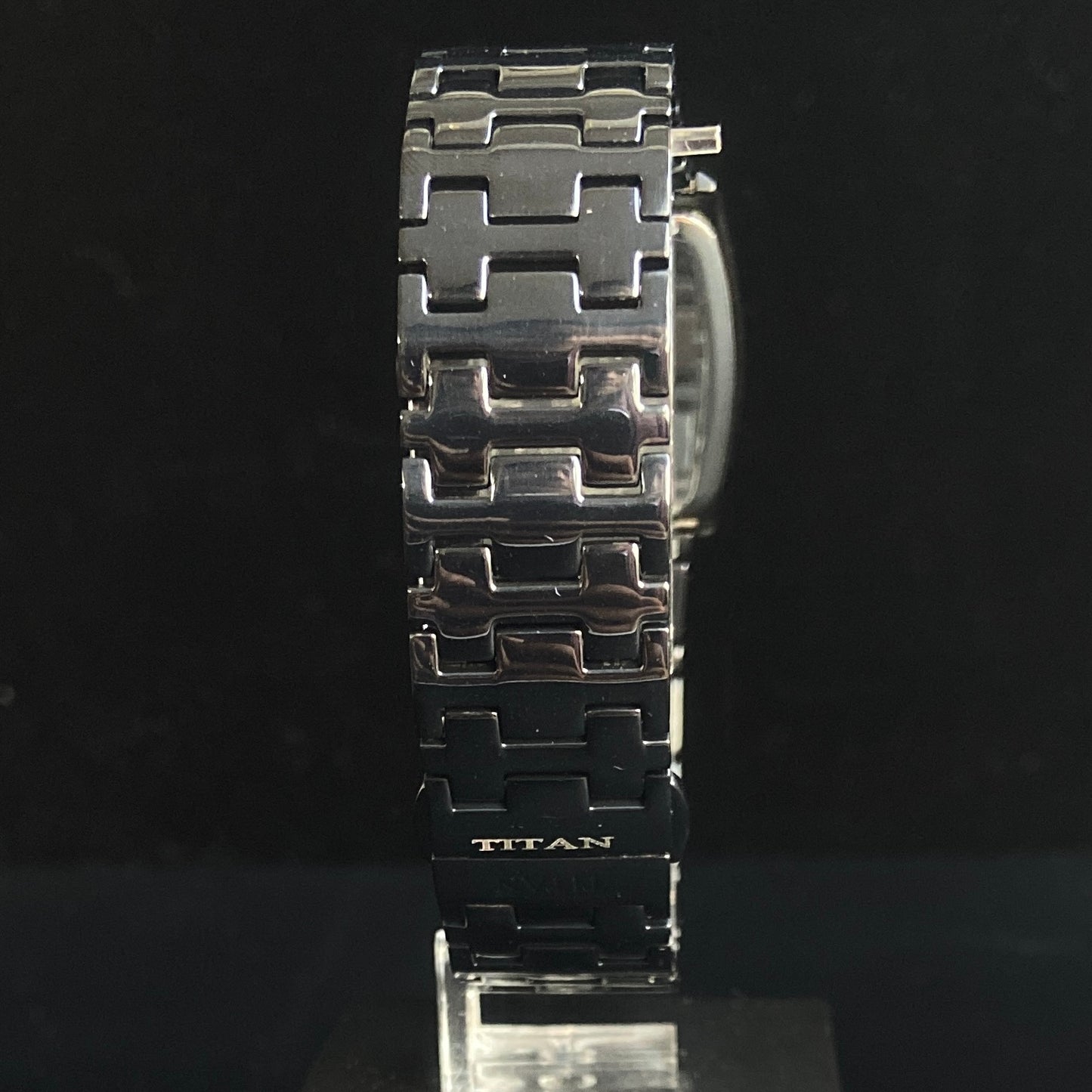 Original TITAN EDGE 1044YCB Barrel Brown Face 29MM Case Men's Watch K37