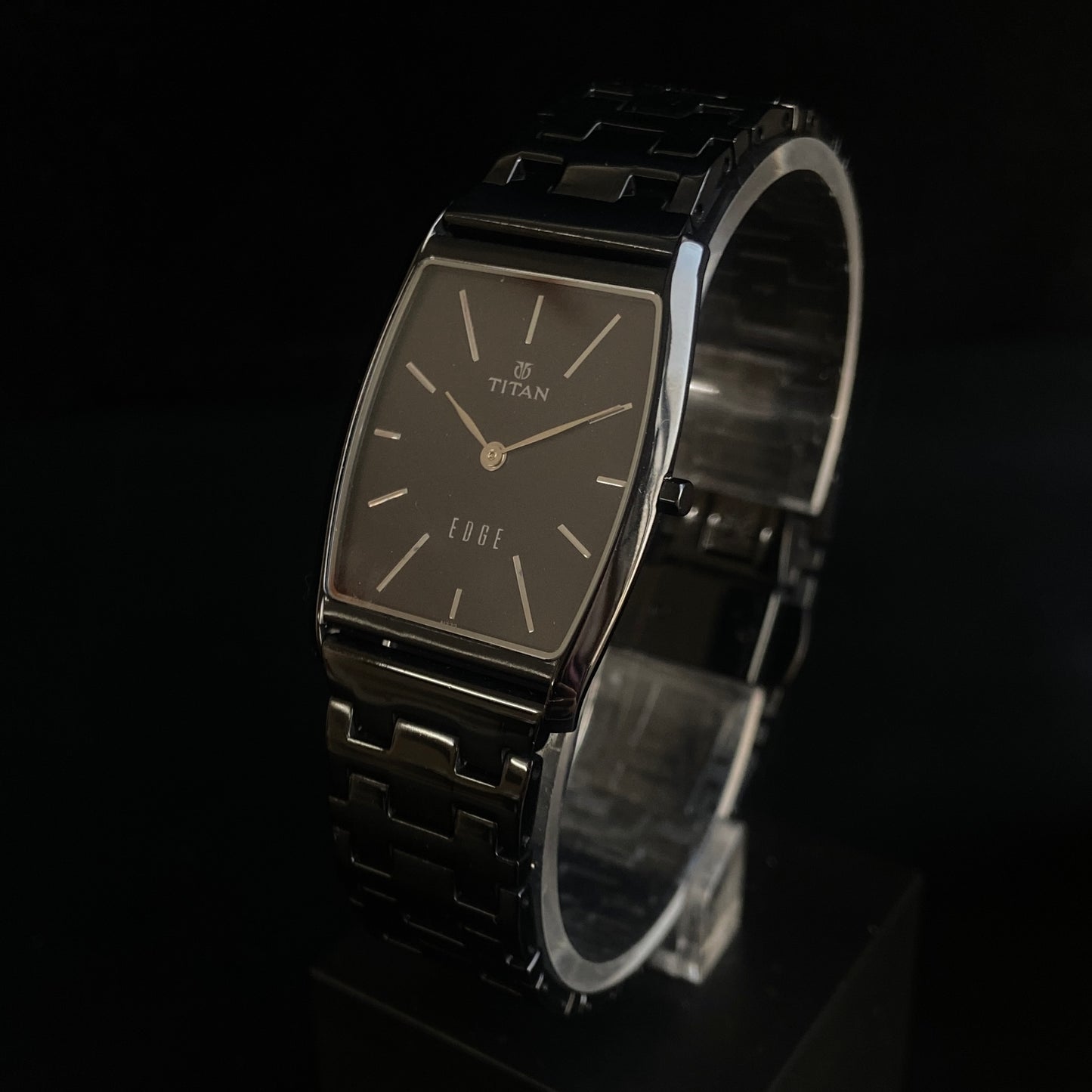 Original TITAN EDGE 1044YCB Barrel Black Face 29MM Case Men's Watch K38