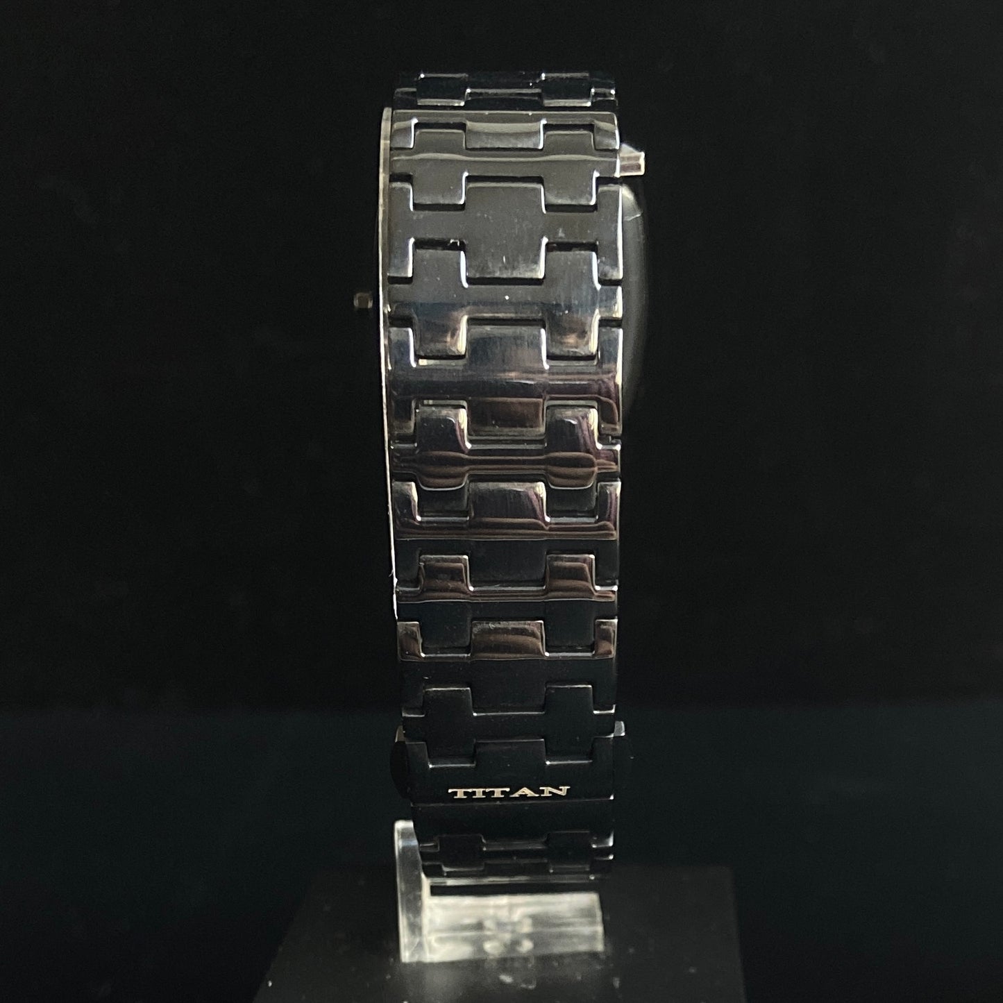 Original TITAN EDGE 1044YCB Barrel Black Face 29MM Case Men's Watch K38