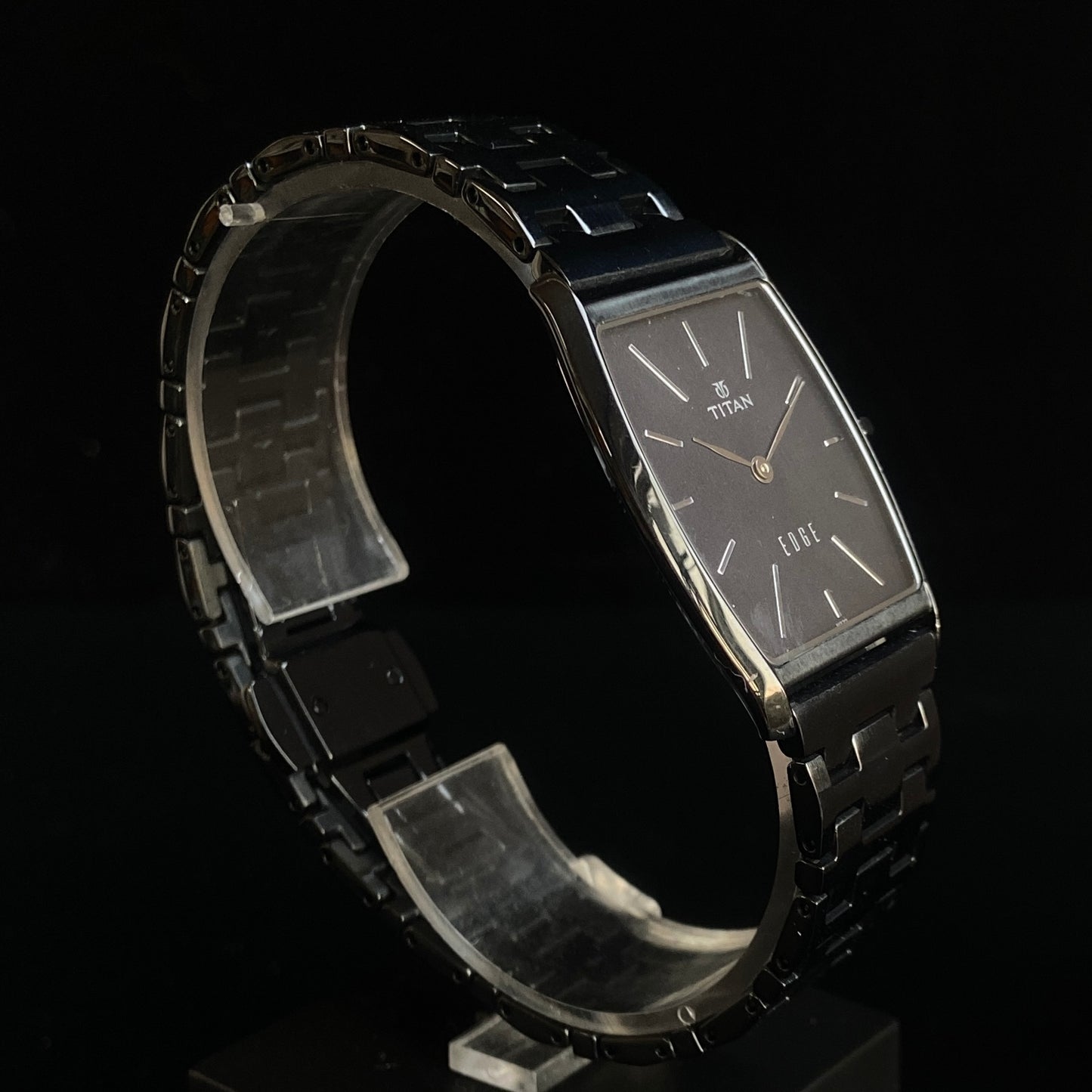 Original TITAN EDGE 1044YCB Barrel Black Face 29MM Case Men's Watch K38