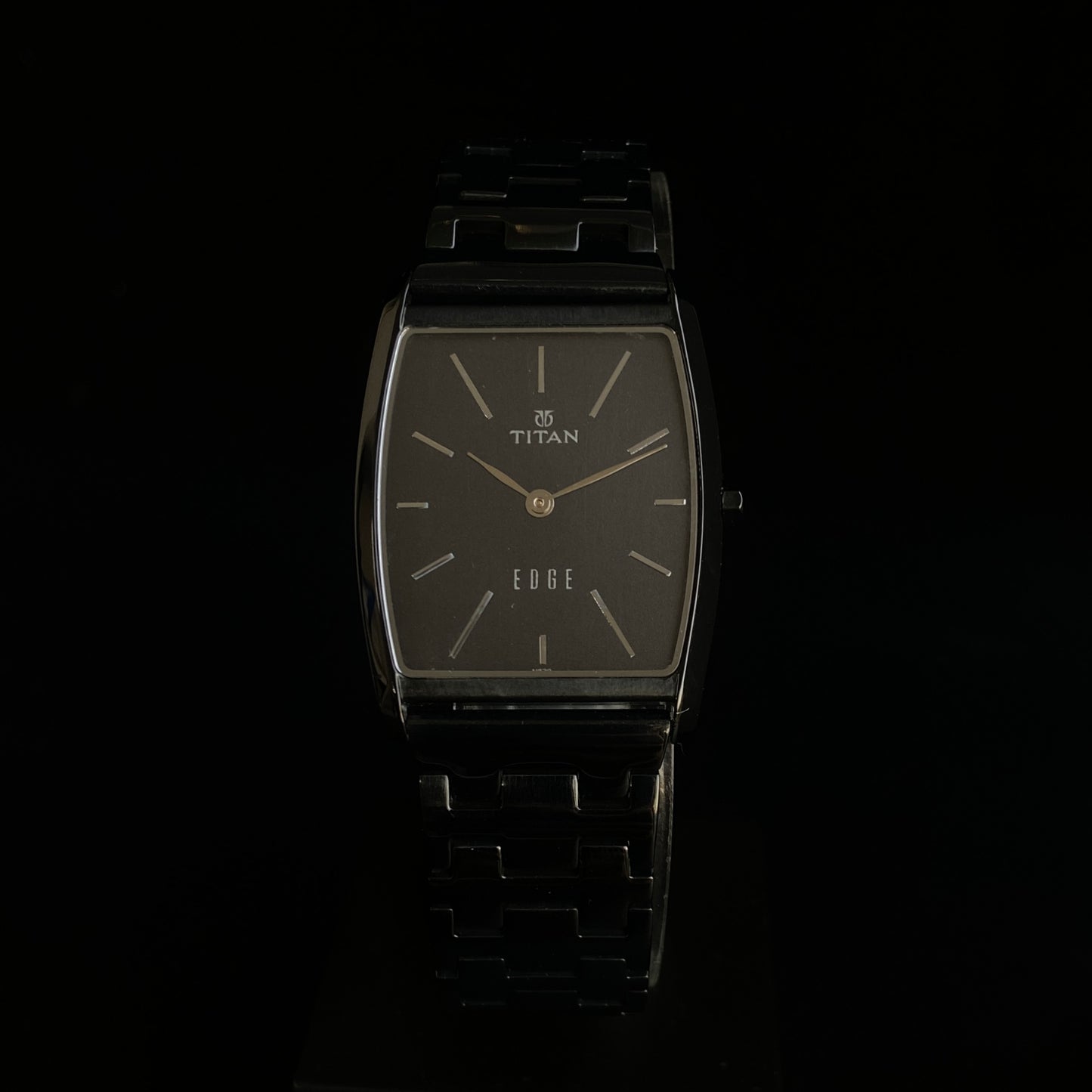 Original TITAN EDGE 1044YCB Barrel Black Face 29MM Case Men's Watch K38