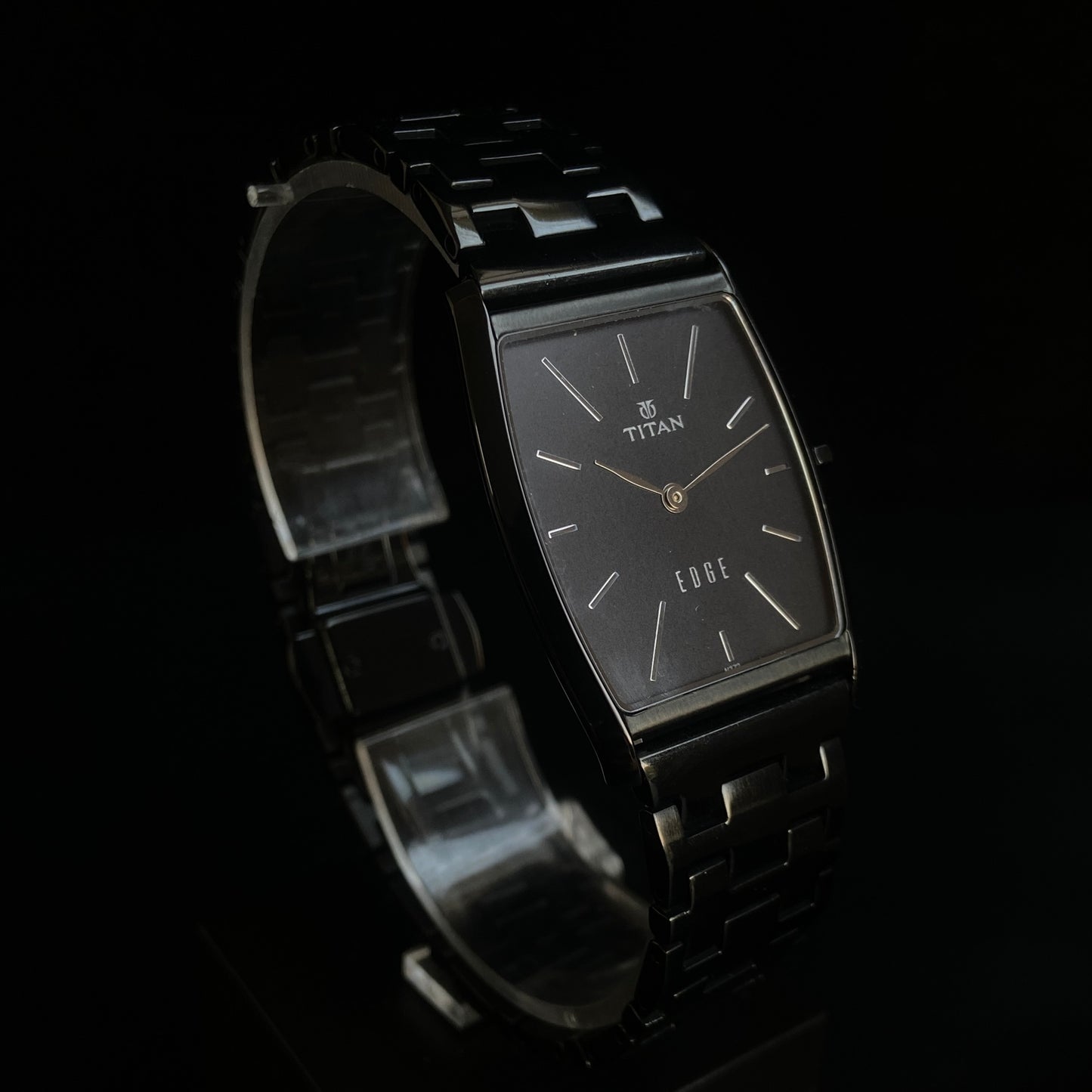 Original TITAN EDGE 1044YCB Barrel Black Face 29MM Case Men's Watch K38