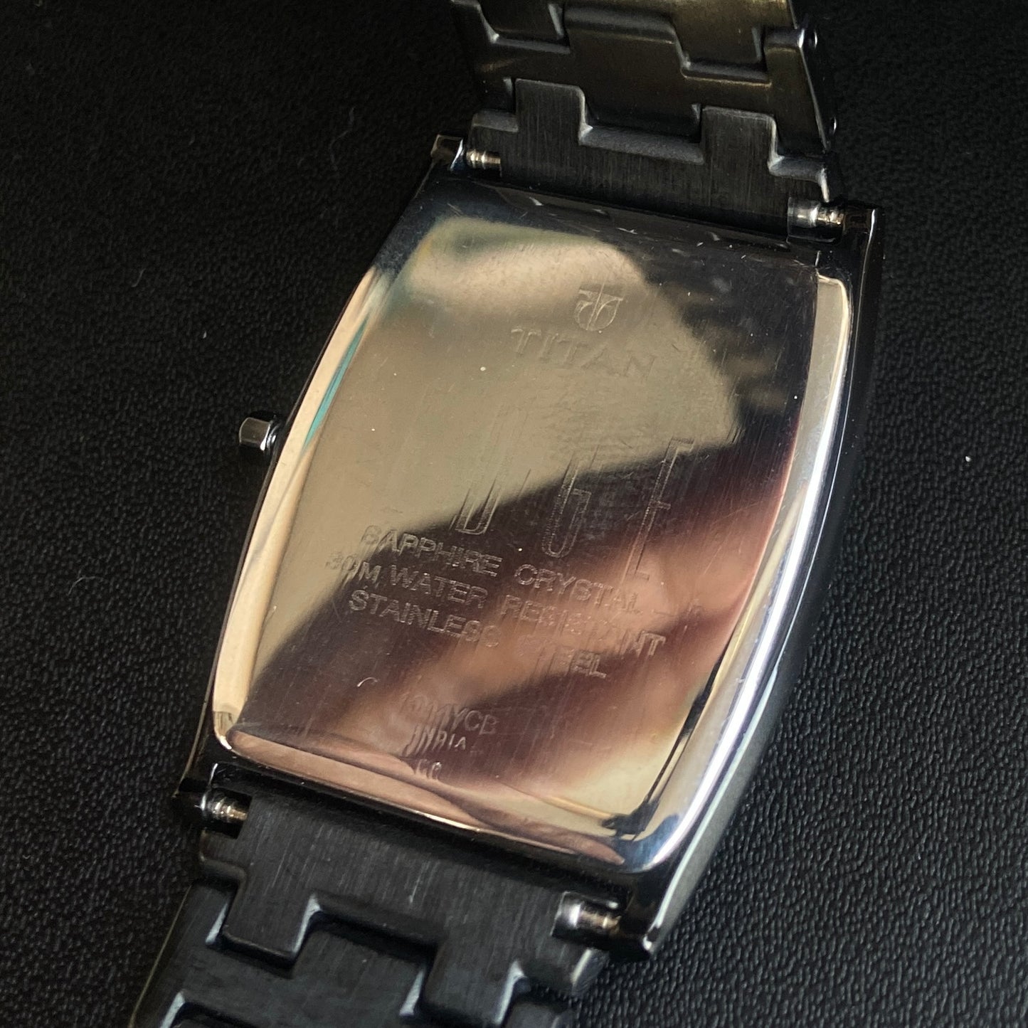 Original TITAN EDGE 1044YCB Barrel Black Face 29MM Case Men's Watch K38