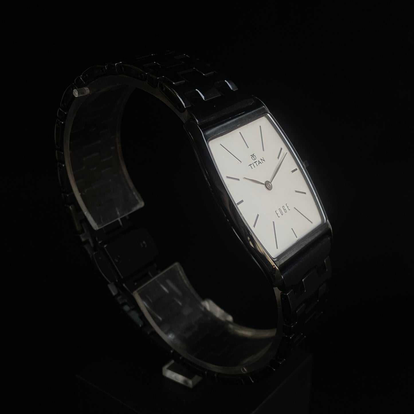 Original TITAN EDGE 1044YCB Barrel White Face 29MM Case Men's Watch K39
