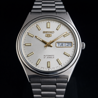 Vintage 1983 Original Seiko 5 Automatic 6309-8920 White Face 17 Jewels Day-Date Japanese Men's Wrist Watch S22