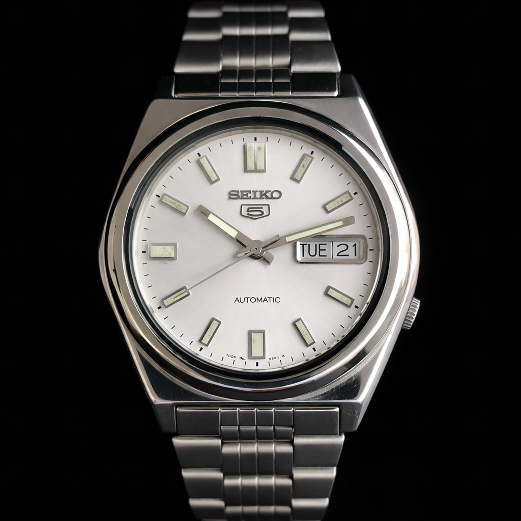 Vintage 1983 Original Seiko 5 Automatic 7009-3131 silver Face 17 Jewels Day-Date Japanese Men's Wrist Watch S54