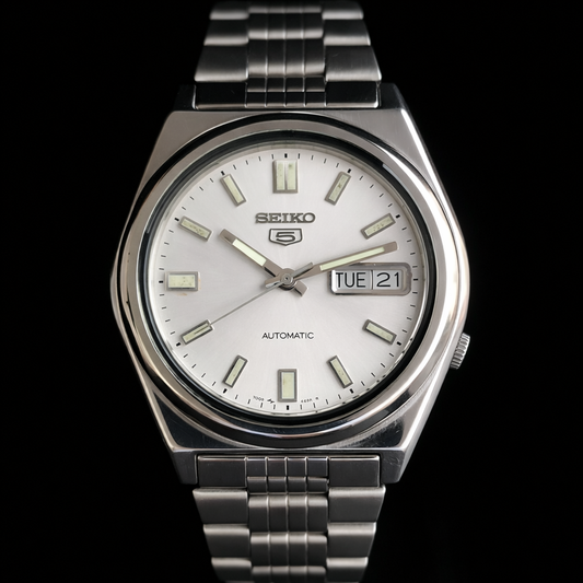 Vintage 1983 Original Seiko 5 Automatic 7009-3131 silver Face 17 Jewels Day-Date Japanese Men's Wrist Watch S54