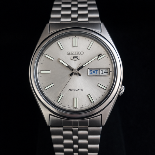 Vintage 1985 Original Seiko 5 Automatic 7009-8330 Silver Face 17 Jewels Day-Date Japanese Men's Wrist Watch S46