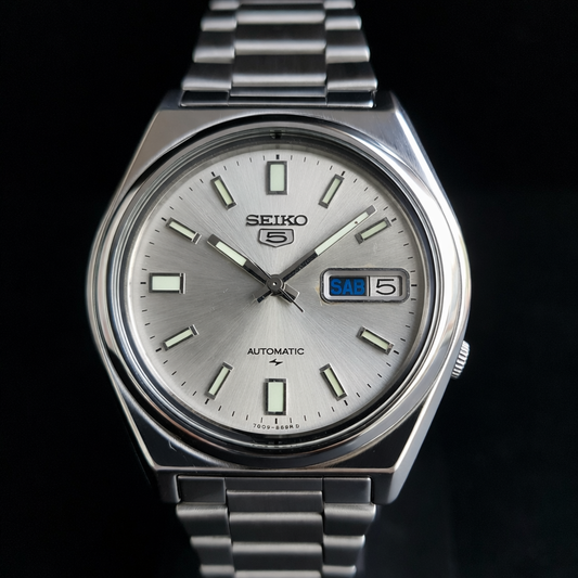 Vintage 1985 Original Seiko 5 Automatic 7009-876A Silver Face 17 Jewels Day-Date Japanese Men's Wrist Watch S17