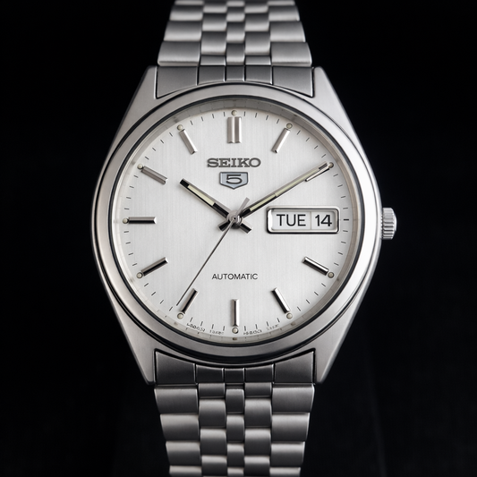Vintage 1982 Original Seiko 5 Automatic 6309-8840 White Face 17 Jewels Day-Date Japanese Men's Wrist Watch S29