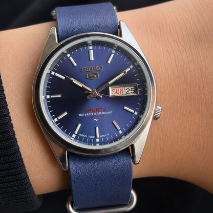 Vintage Mod Seiko 5 Automatic 17 Jewels Cal. 7009 Blue Face Blue Nato Leather Band Day-Date Men's Wrist Watch Sk