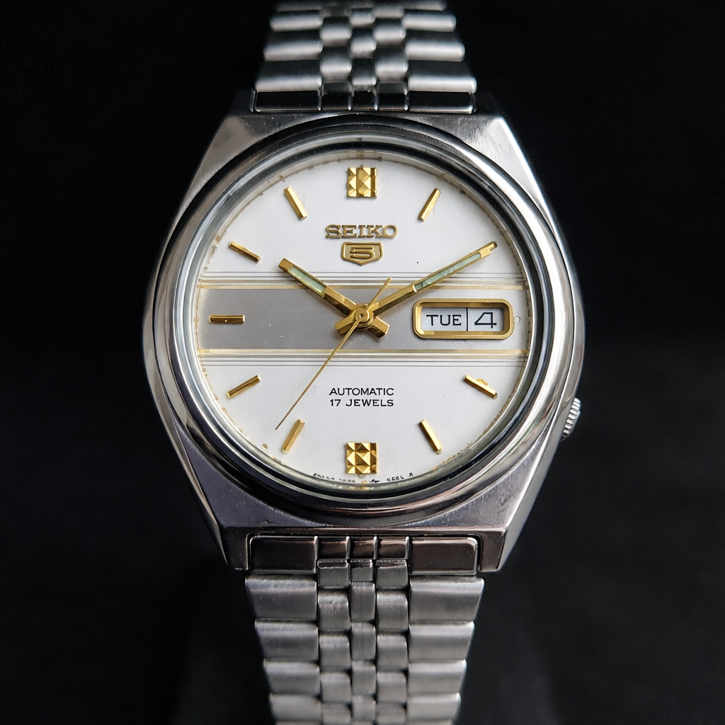 Vintage 1980 Original Seiko 5 Automatic 7009-876A Silver Face 17 Jewels Day-Date Japanese Men's Wrist Watch S27